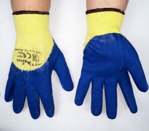 Rk 12  - Rękawice bawełniane, oblane lateksem, kolor niebiesko-żółty