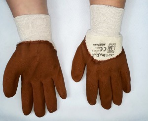 Rk 8 - Rękawice bezszwowe, powlekane spienionym lateksem, kolor brązowy